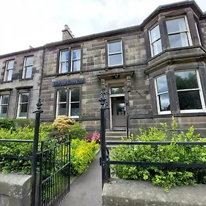 Hotel House ***