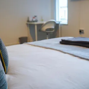 beautifully-renovated-four-bedroom-property.hotelsin-nottingham.com/